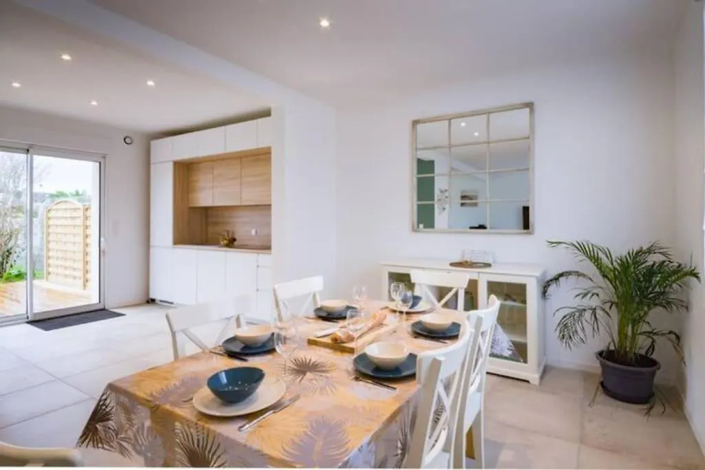 Ty Glas Charmante Maison 200 M De La Plage contacts